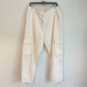 Levi's Cream Cargo Pants with‎ Modern Fit